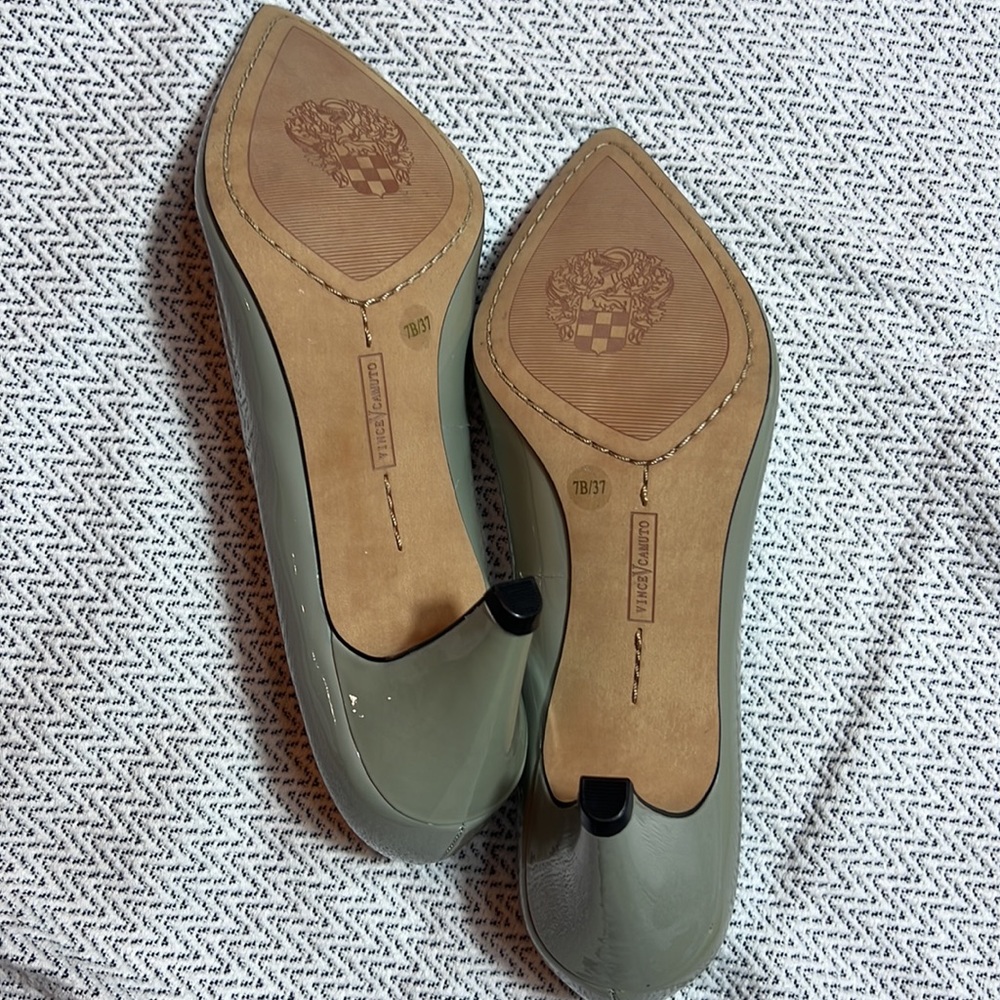 New Vince Camuto pumps - Picture 6 of 7
